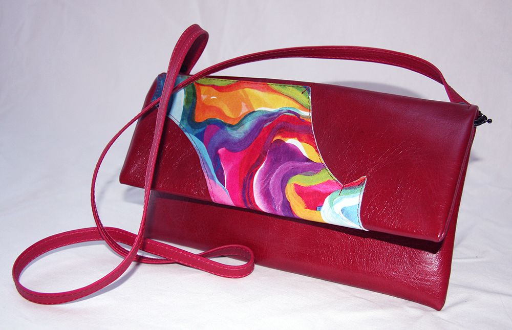 Marina Furin Berlin Künstlerin Designerin Lederskulpturen Taschen Accessoires Kunst Bags Jewelry Art Leathersculpture Clutch Himbeer