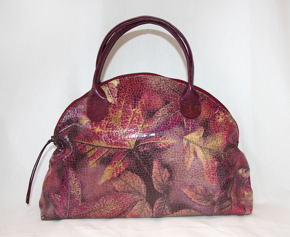 Marina Furin Berlin Künstlerin Designerin Lederskulpturen Taschen Accessoires Kunst Bags Jewelry Art Leathersculpture Blätter Lila