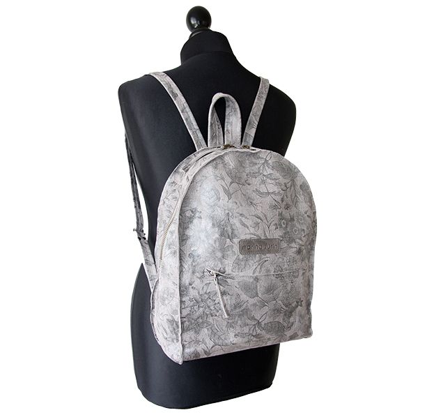 Marina Furin Berlin Künstlerin Designerin Lederskulpturen Taschen Accessoires Kunst Bags Jewelry Art Leathersculpture Ruksack Flower