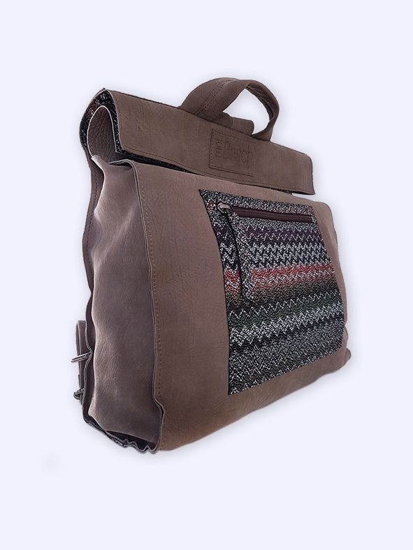 Marina Furin Berlin Künstlerin Designerin Lederskulpturen Taschen Accessoires Kunst Bags Jewelry Art Leathersculpture Rucksack Caroline