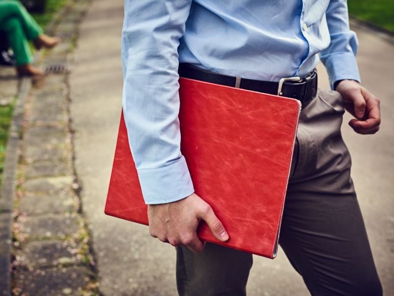 Mappe aus pflanzlich gegerbtem Leder