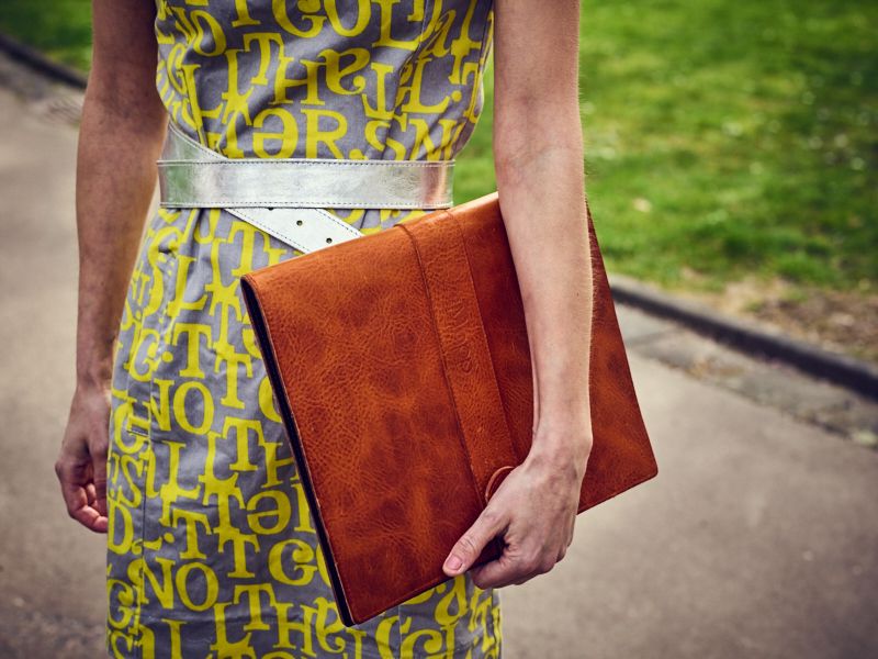 Mappe aus pflanzlich gegerbtem Leder