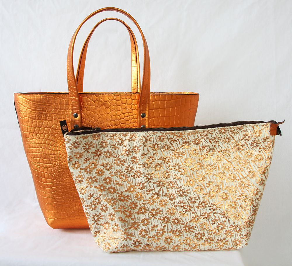 Marina Furin Berlin Künstlerin Designerin Lederskulpturen Taschen Accessoires Kunst Bags Jewelry Art Leathersculpture Moi Dasch