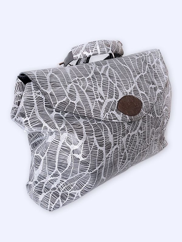 Marina Furin Berlin Künstlerin Designerin Lederskulpturen Taschen Accessoires Kunst Bags Jewelry Art Leathersculpture Hybrid Muster