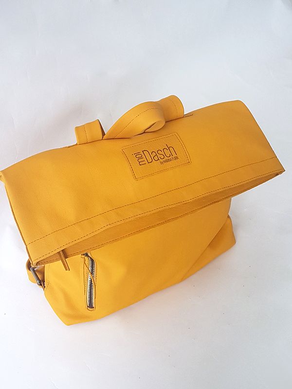 Marina Furin Berlin Künstlerin Designerin Lederskulpturen Taschen Accessoires Kunst Bags Jewelry Art Leathersculpture Rucksack Yellow