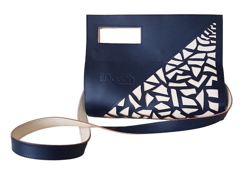 Marina Furin Berlin Künstlerin Designerin Lederskulpturen Taschen Accessoires Kunst Bags Jewelry Art Leathersculpture Purismums Cut Blau