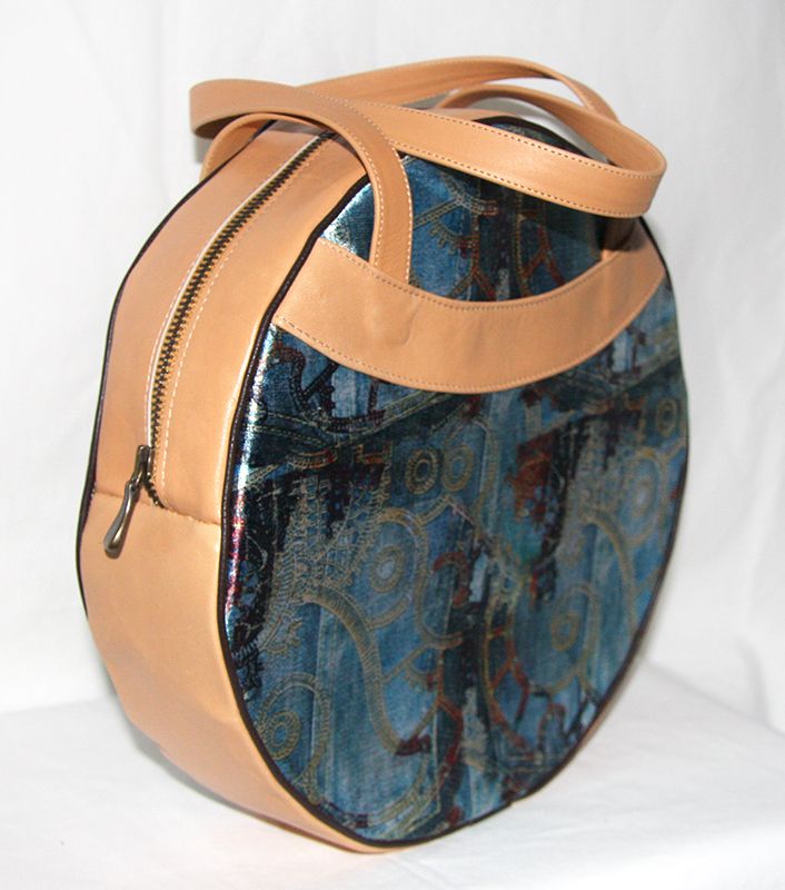 Marina Furin Berlin Künstlerin Designerin Lederskulpturen Taschen Accessoires Kunst Bags Jewelry Art Leathersculpture Round
